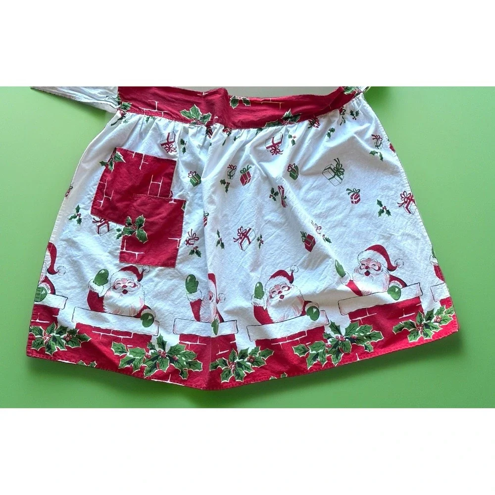 Vintage Christmas Half Apron Santa Claus in Chimney with Holly Leaves & Berries